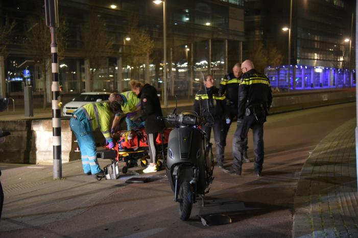 Scooterrijdster raakt zwaargewond bij eenzijdig ongeval