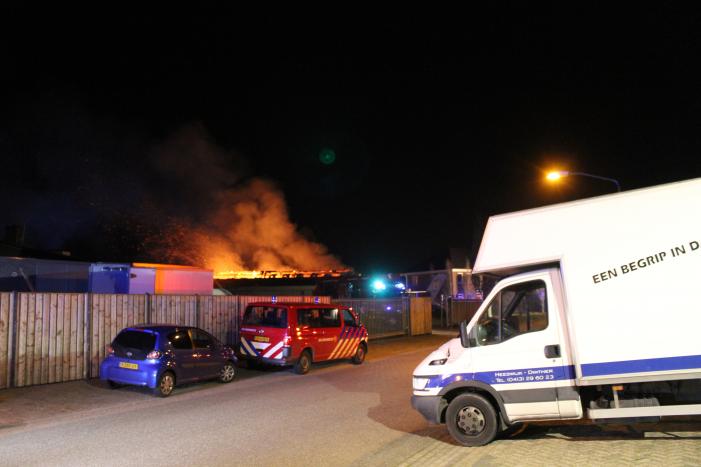Loods van timmerfabriek Mari Jacobs in vlammen opgegaan