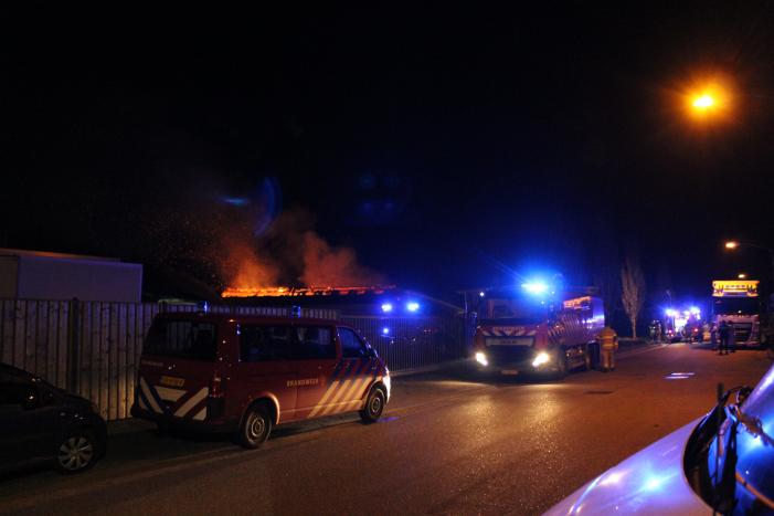 Loods van timmerfabriek Mari Jacobs in vlammen opgegaan