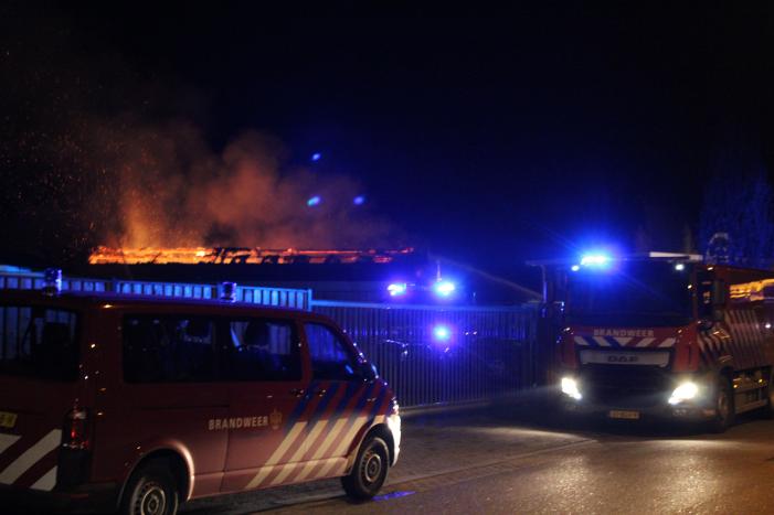 Loods van timmerfabriek Mari Jacobs in vlammen opgegaan