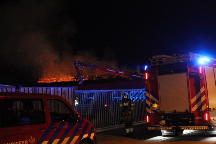 Loods van timmerfabriek Mari Jacobs in vlammen opgegaan