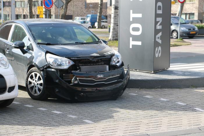 Motorrijder gewond na botsing met auto