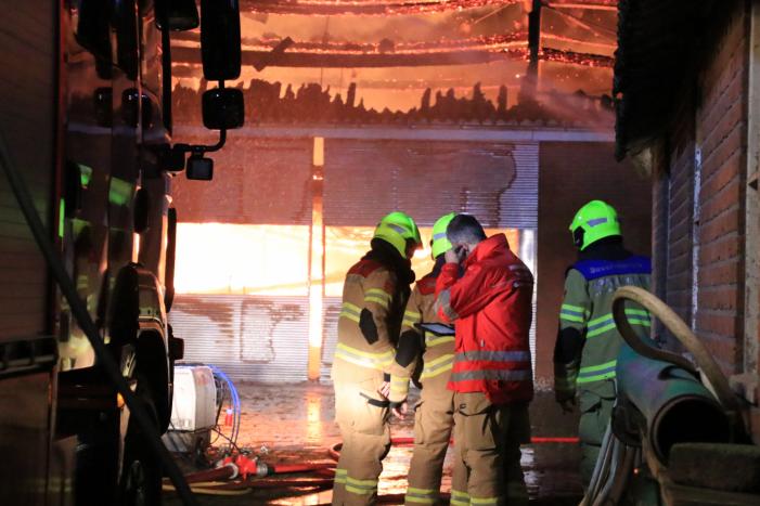 Grote brand in loods varkenshouderij