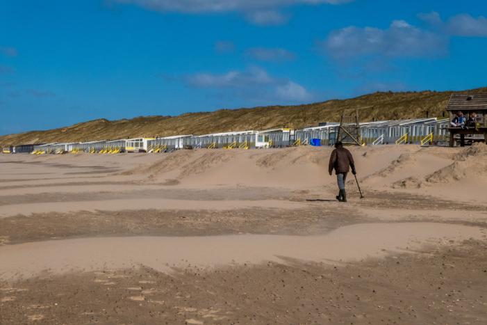 Leeg strand na oproep thuis te blijven