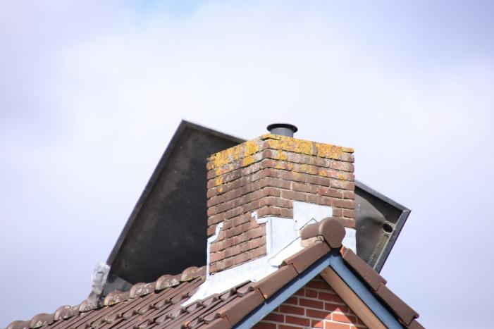 Deel van dakkapel losgewaaid