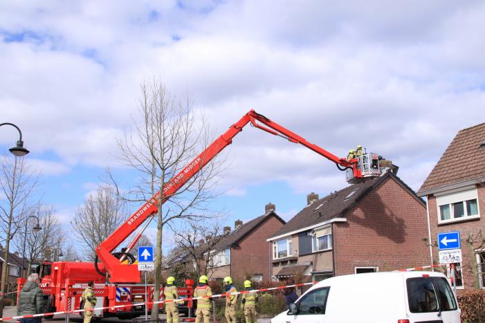 Deel van dakkapel losgewaaid