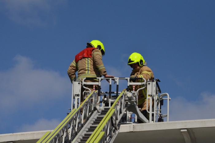 Dakplaten laten los door harde windstoten