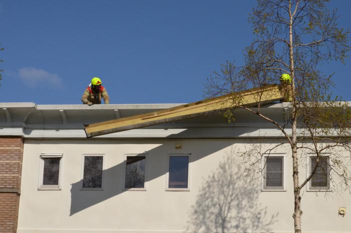 Dakplaten laten los door harde windstoten