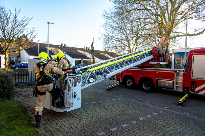 Brandweer verwijdert losgewaaid reclamebord