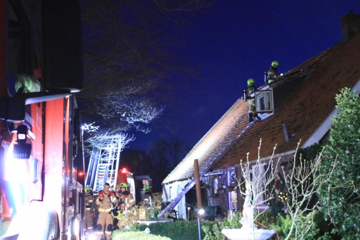 Dakkapel woonboerderij in brand