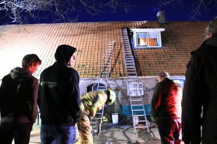 Dakkapel woonboerderij in brand