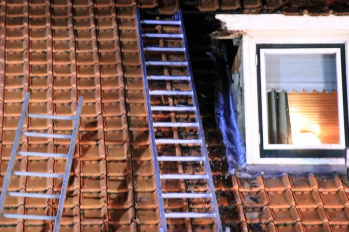 Dakkapel woonboerderij in brand