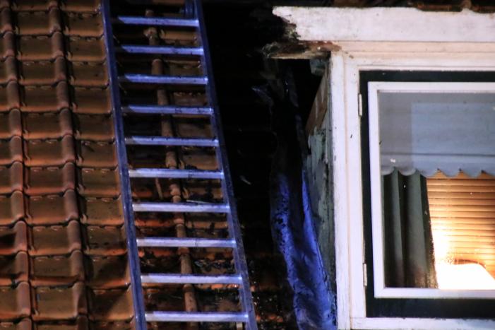 Dakkapel woonboerderij in brand