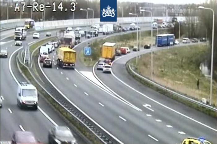 Snelweg dicht na ongeval tussen meerdere voertuigen