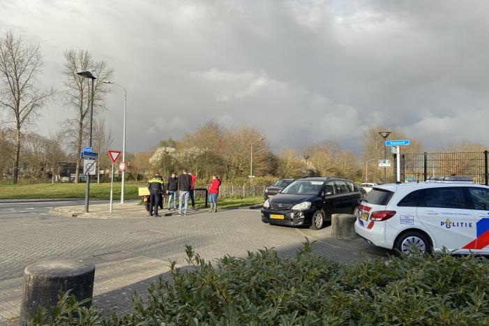Aanrijding tussen bestelscooter en personenauto