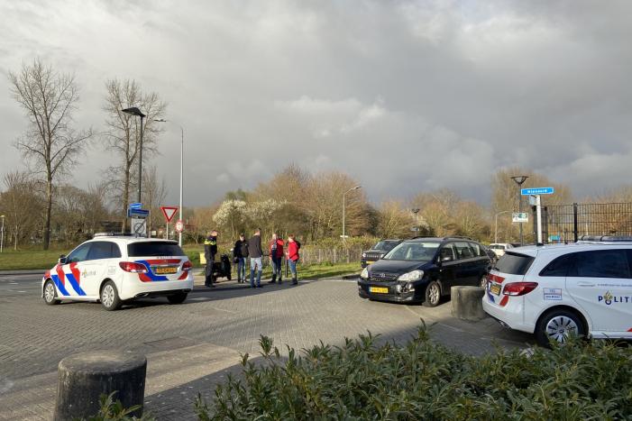 Aanrijding tussen bestelscooter en personenauto