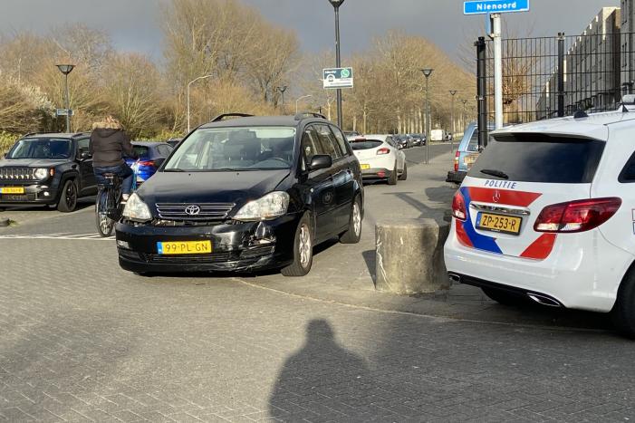 Aanrijding tussen bestelscooter en personenauto