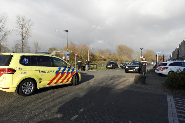 Aanrijding tussen bestelscooter en personenauto