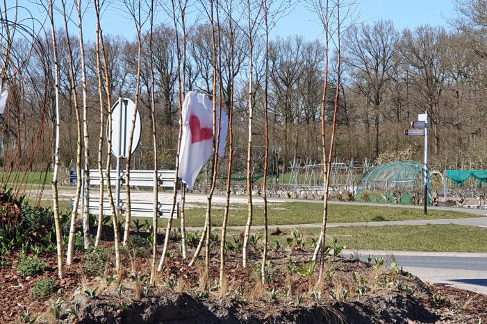 Rotonde versierd met hartjes-shirts