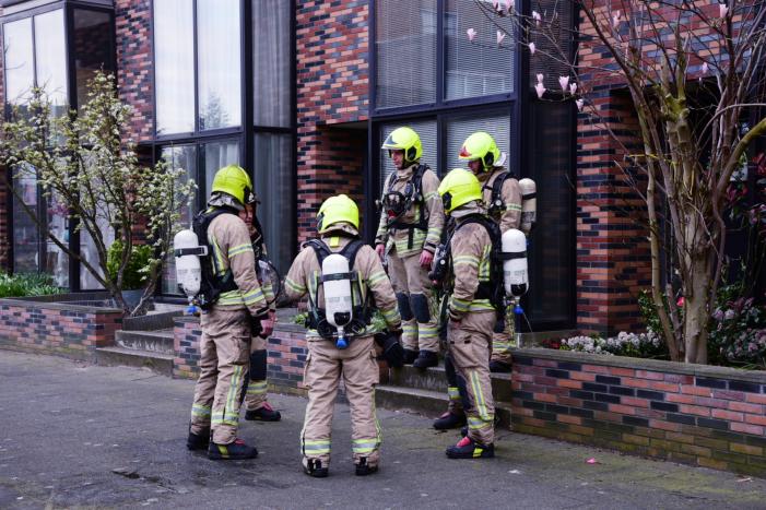 Meerdere voertuigen in brand in parkeergarage