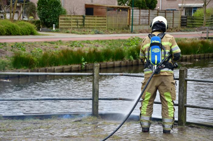 Houtwerk damwand vat vlam