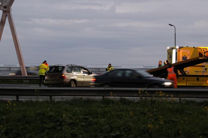Auto belandt op de kop, bestuurder gewond