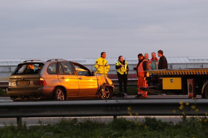 Auto belandt op de kop, bestuurder gewond