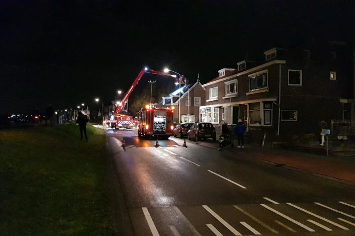 Brandweer blust schoorsteenbrand