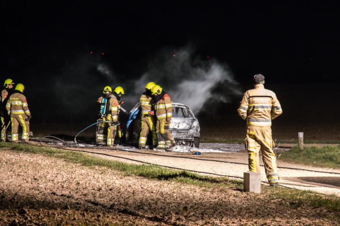 Auto gaat in vlammen op