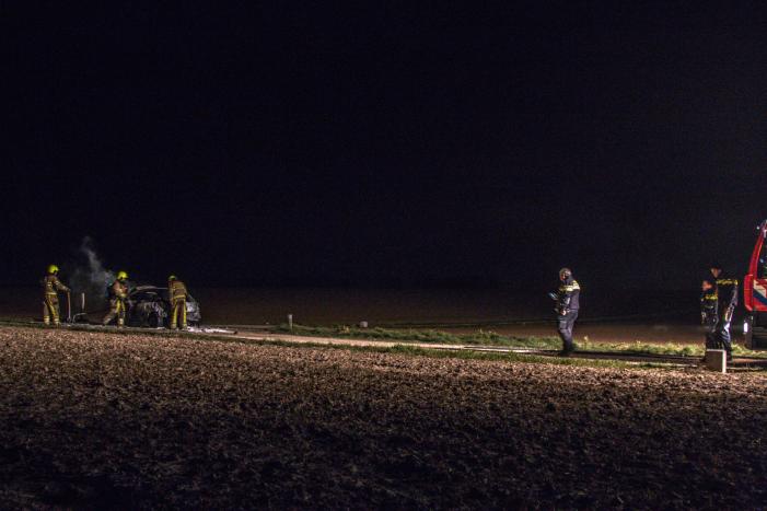 Auto gaat in vlammen op