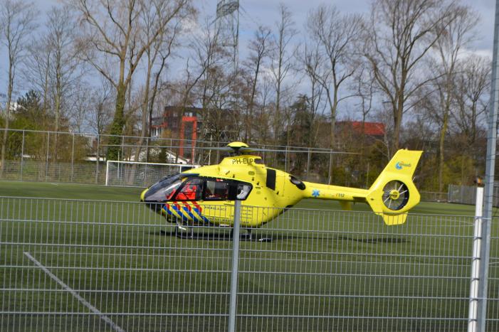 Dode in woning; kinderen naar ziekenhuis
