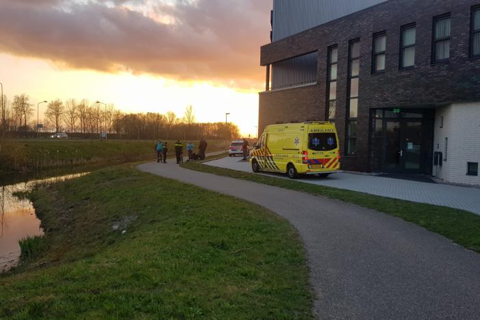 Man ernstig gewond na val met Tomos-brommer