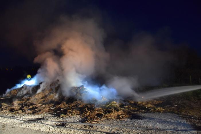Veel rookontwikkeling bij brand in hooibalen