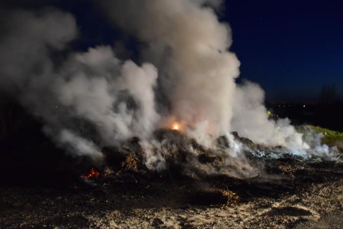Veel rookontwikkeling bij brand in hooibalen