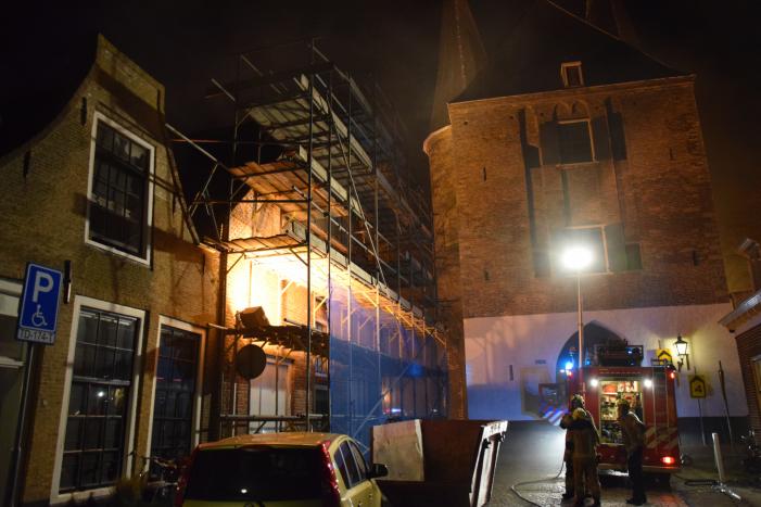 Veel rook bij flinke schoorsteenbrand