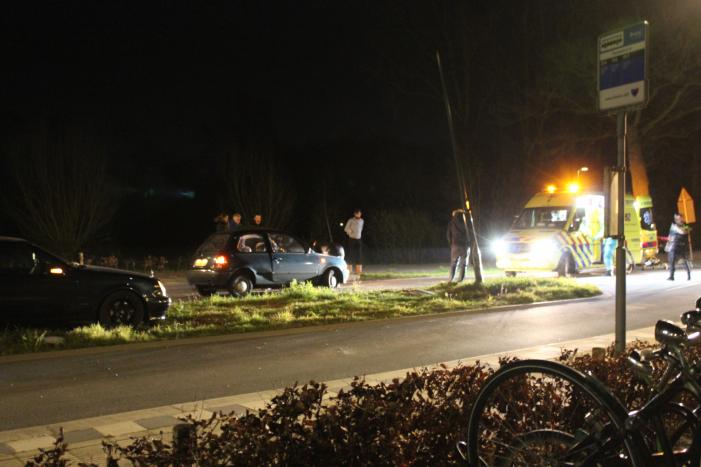 Gewonde na eenzijdige aanrijding tegen lantaarnpaal