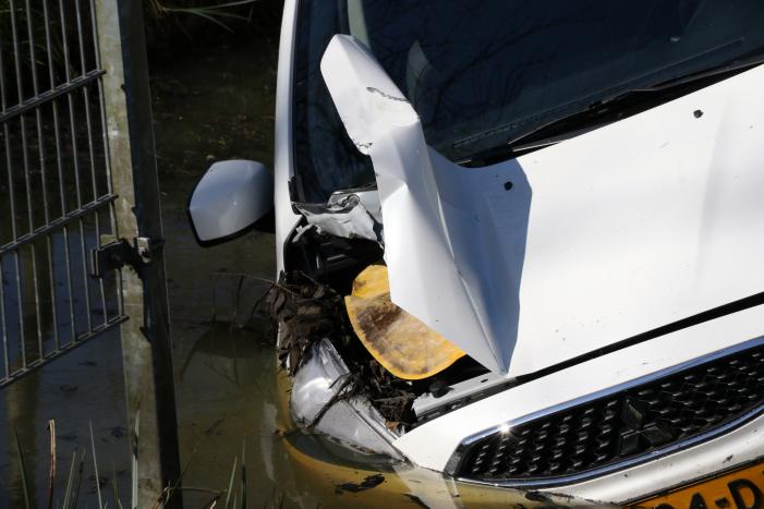 Auto op mysterieuze wijze te water geraakt