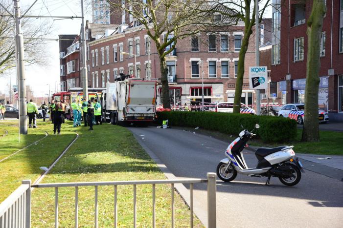 Vrouw (85) overleden na aanrijding met vuilniswagen