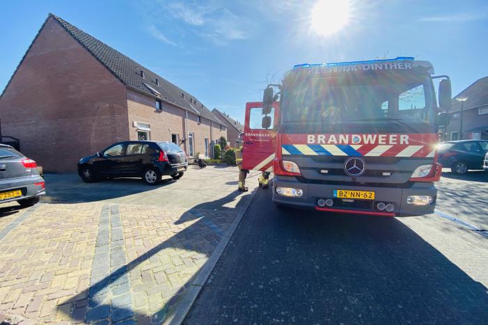 Veel rook uit woning na brand