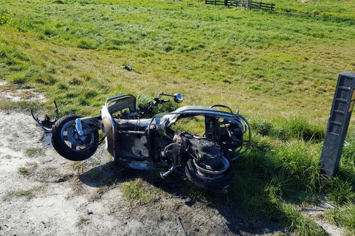 Scooter vliegt spontaan in brand