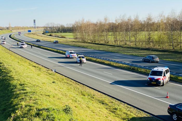 Man van viaduct gevallen, snelweg dicht