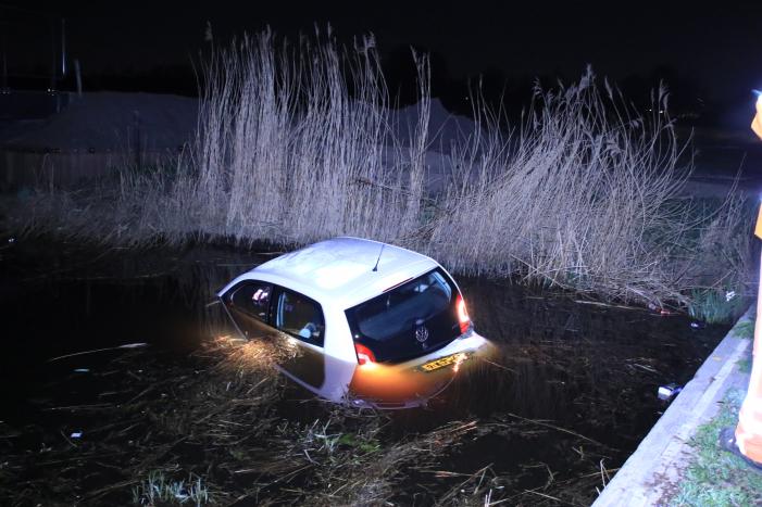 Auto te water geraakt