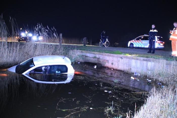 Auto te water geraakt