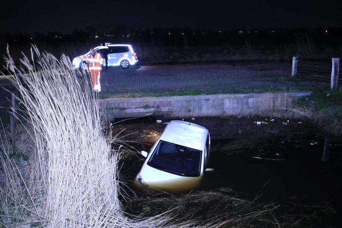 Auto te water geraakt