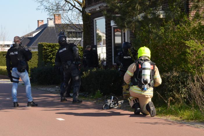 Politie valt woning binnen na vermoeden van drugslab