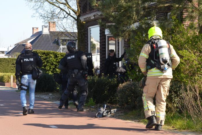 Politie valt woning binnen na vermoeden van drugslab