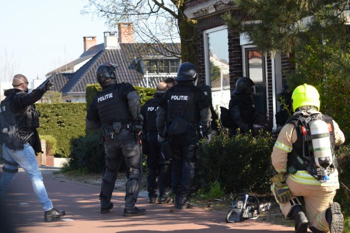Politie valt woning binnen na vermoeden van drugslab