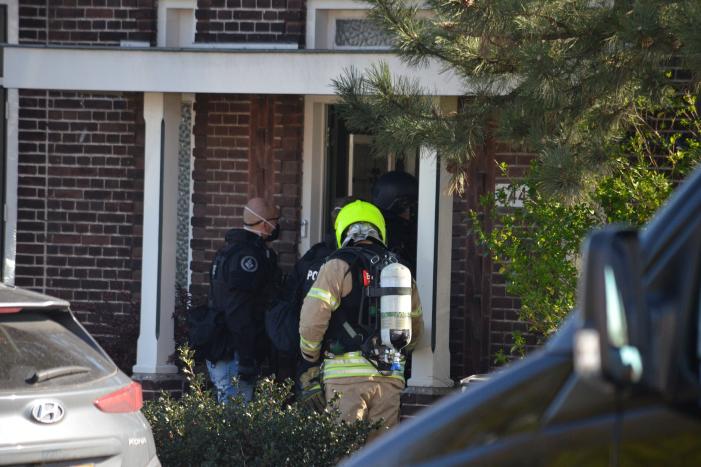 Politie valt woning binnen na vermoeden van drugslab