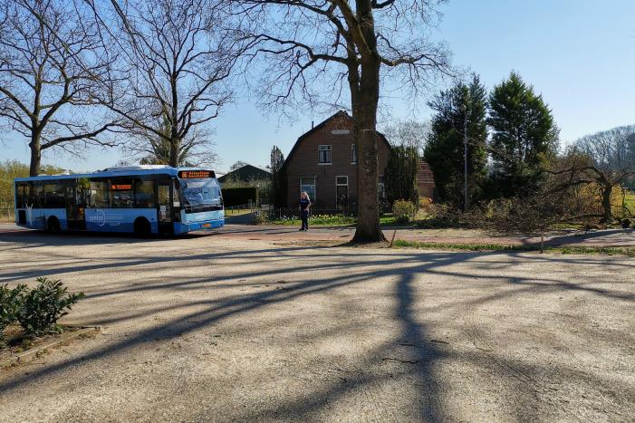 Afgebroken takken verspert weg