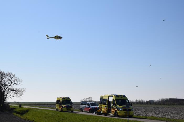 Traumahelikopter landt voor zwaargewonde fietser
